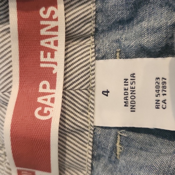 GAP Denim Blue Women's Shorts. Size 4 - Picture 2 of 3